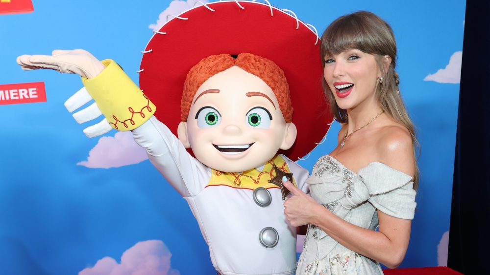 "I Knew It, I Knew You" de Taylor Swift estreou em primeiro lugar no Hot 100.