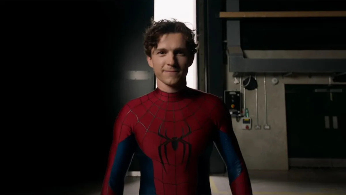 A internet continua tirando sarro da Marvel depois que Tom Holland comparou suas impressões dos sets de filmagem de Christopher Nolan
