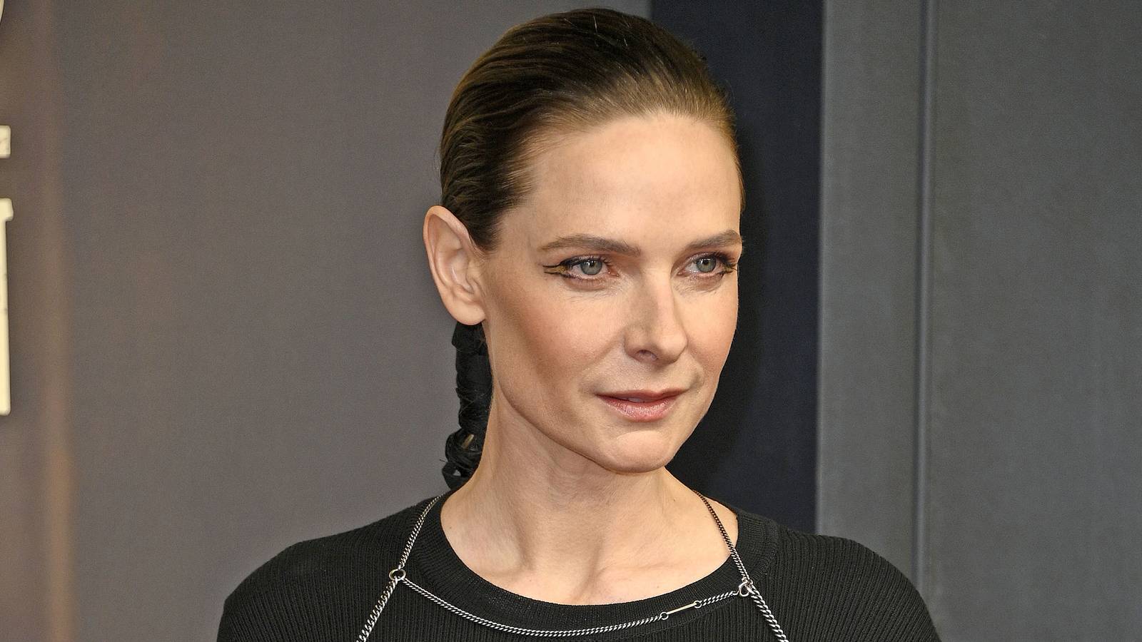 A obra-prima de ficção científica em três partes de Rebecca Ferguson é a festa de fim de semana perfeita