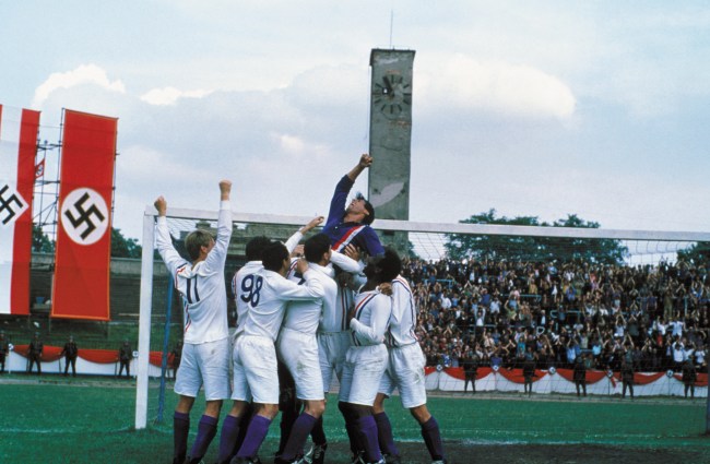 Assista ao filme nazista "Vitória", de John Huston, sobre a Copa do Mundo.