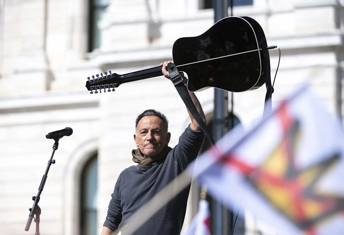 Bruce Springsteen canta com Patti Smith e pede desculpas a Bono em evento em Tribeca: ‘Eu deveria ter dito sim’