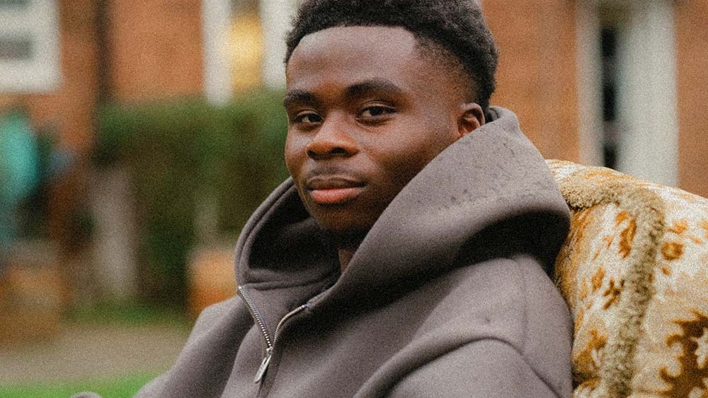 Bukayo Saka, estrela do Arsenal, conta sua história no documentário “The Time is Now”