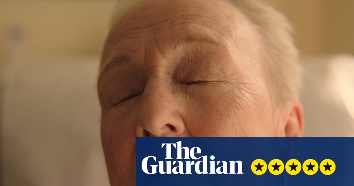 Crítica Familiar Touch – Kathleen Chalfant é brilhante no drama delicadamente sensual da amnésia | filme