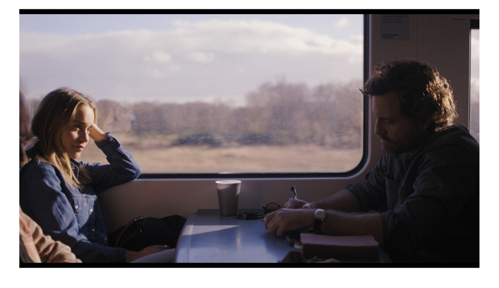 Crítica do filme Next Life: Drake Doremus de Emilia Clarke e Edgar Ramirez