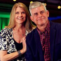 Depois de duas décadas no WSOC, Charlie e Debbie iniciam uma nova era no programa matinal. | história