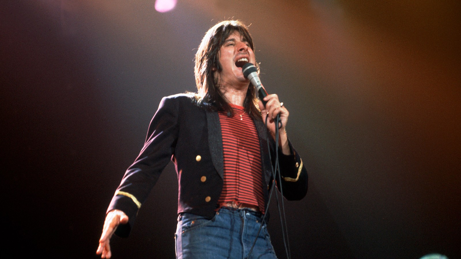 “Don’t Stop Believing”: assista a todos os cantores do Journey cantando a música da banda
