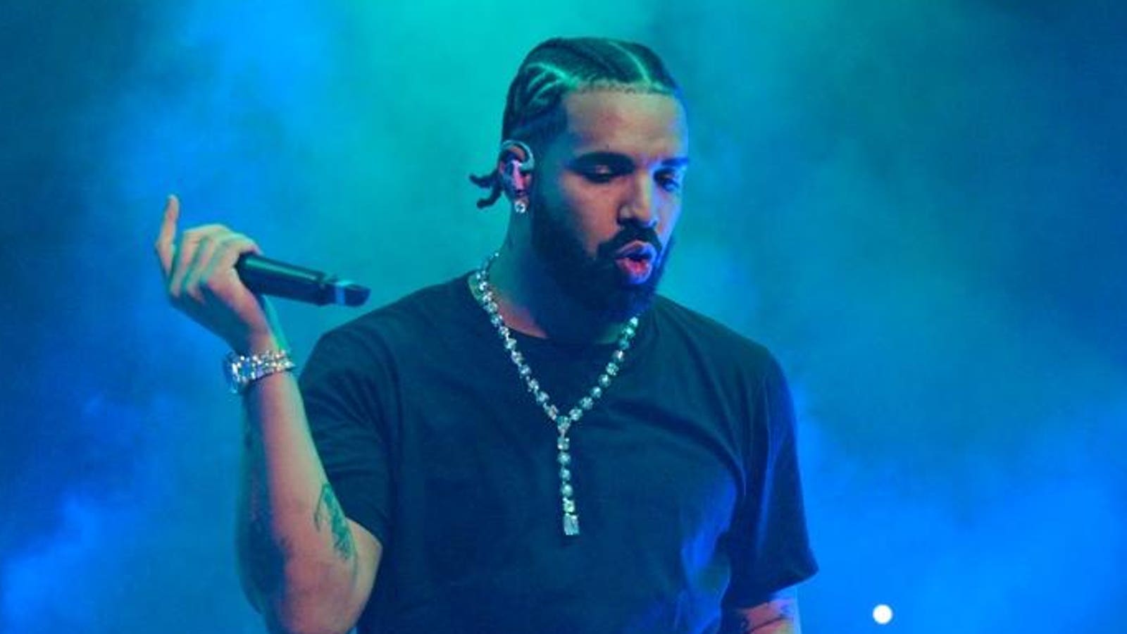 Drake se impede de ocupar o primeiro lugar em muitas paradas