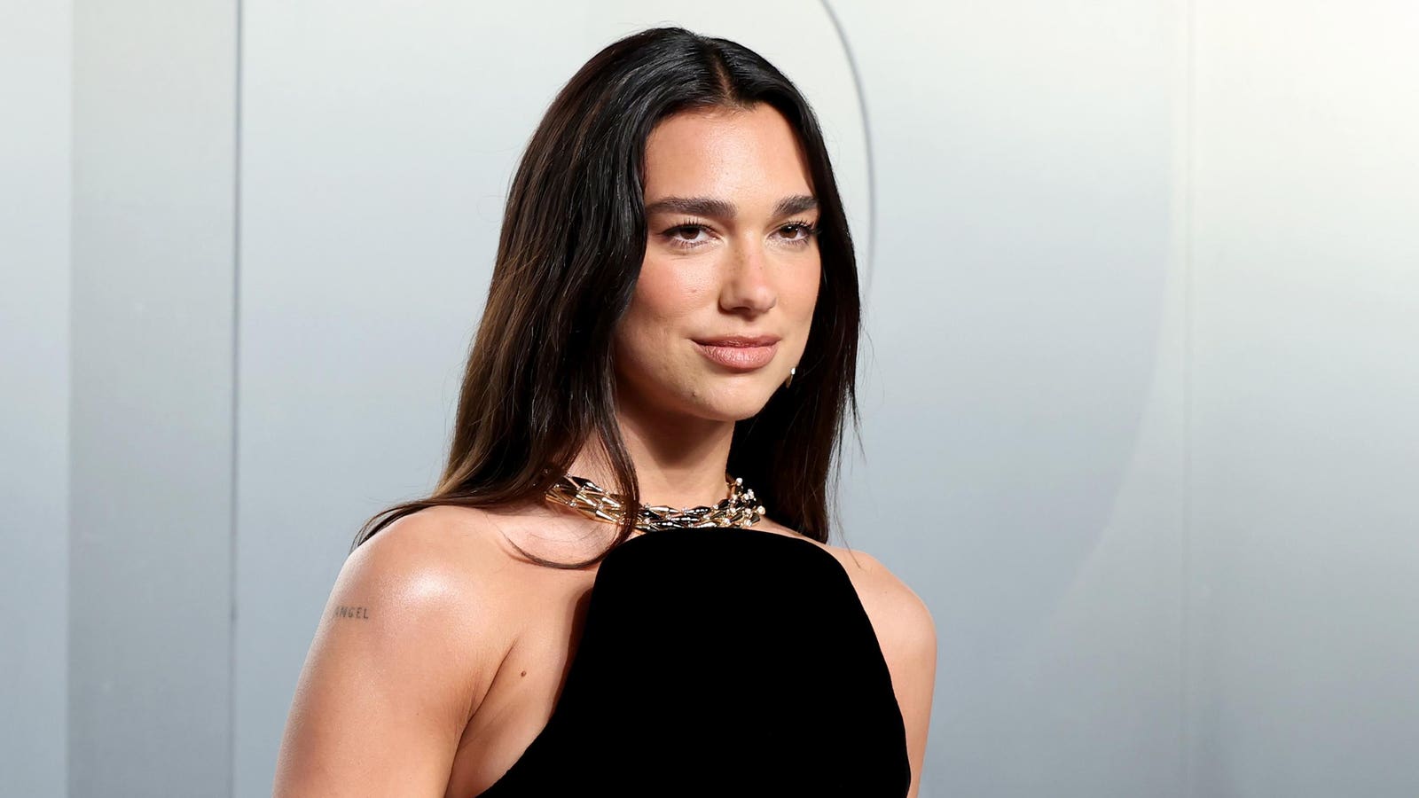 Dua Lipa atinge o ponto mais baixo da carreira em uma parada