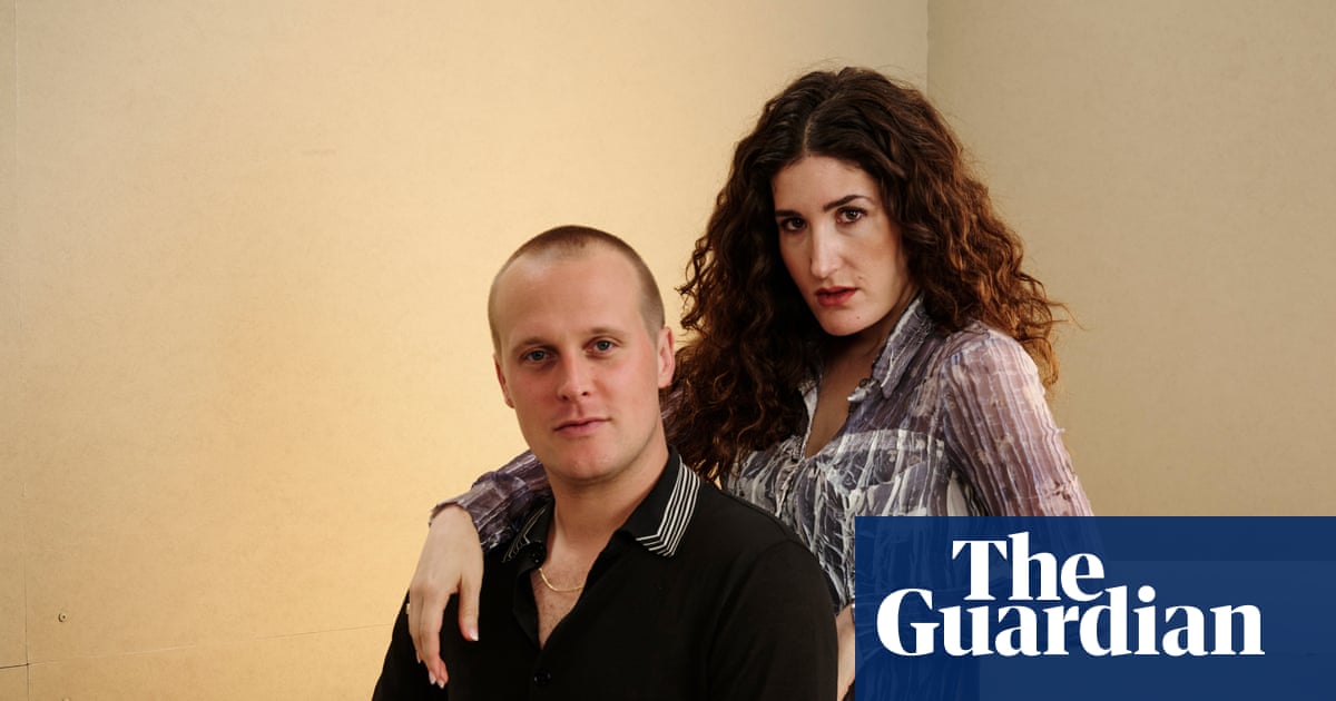 'É muito difícil dos dois lados': John Early e Kate Berlant falam sobre fazer você rir e chorar em uma nova sátira comovente | Filmes de comédia