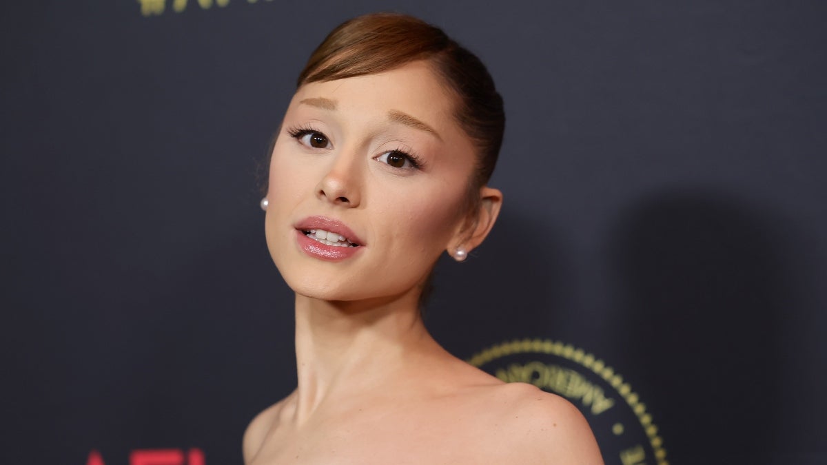 Fãs de Ariana Grande divididos em meio a preocupações crescentes com a aparência da cantora: ‘Não é bom’