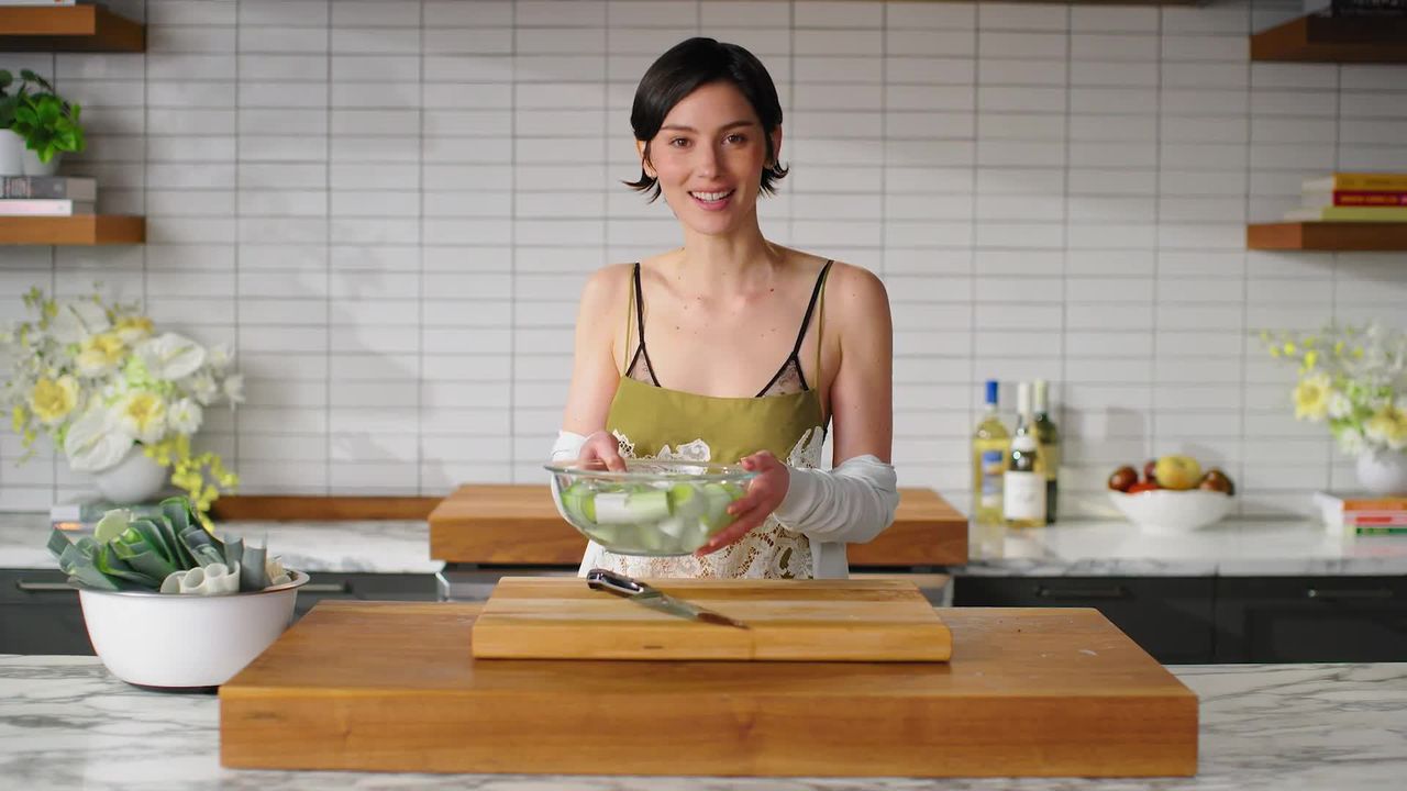 Gracie Abrams prepara um gin martini ‘muito sujo’ – e conta a história por trás de seu novo álbum