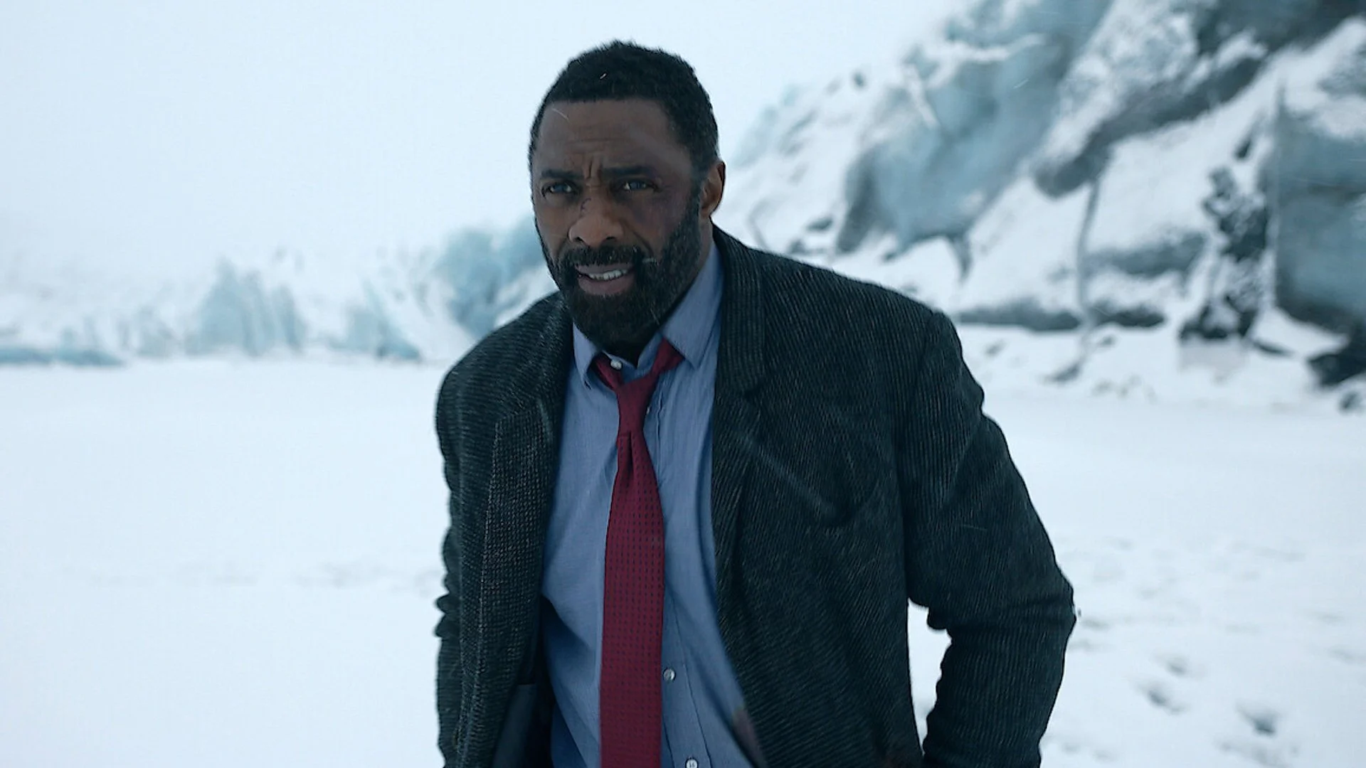 Idris Elba aborda rumores de James Bond e explica por que 007 não deveria ser ‘acordado’ – GeekTyrant
