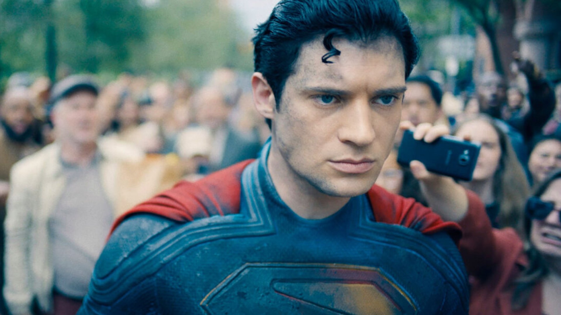 Imagens do set de Man of Tomorrow revelam um Superman ferido e a arma clássica de Lex Luthor retirada diretamente da DC Comics - GeekTyrant