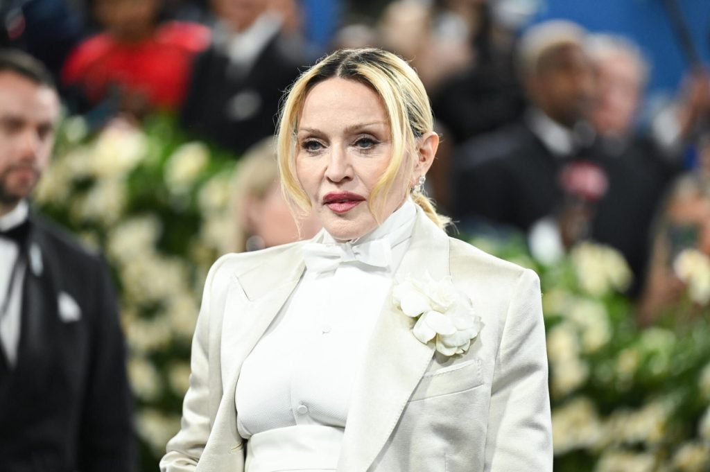 Madonna diz que 'Confessions 2' nasceu de atrasos em sua autobiografia
