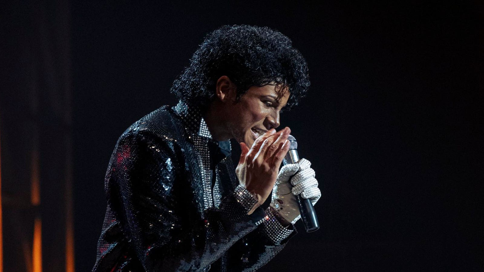 "Michael" está se preparando para quebrar o recorde do filme "Bohemian Rhapsody" depois de ultrapassar US$ 900 milhões de bilheteria.