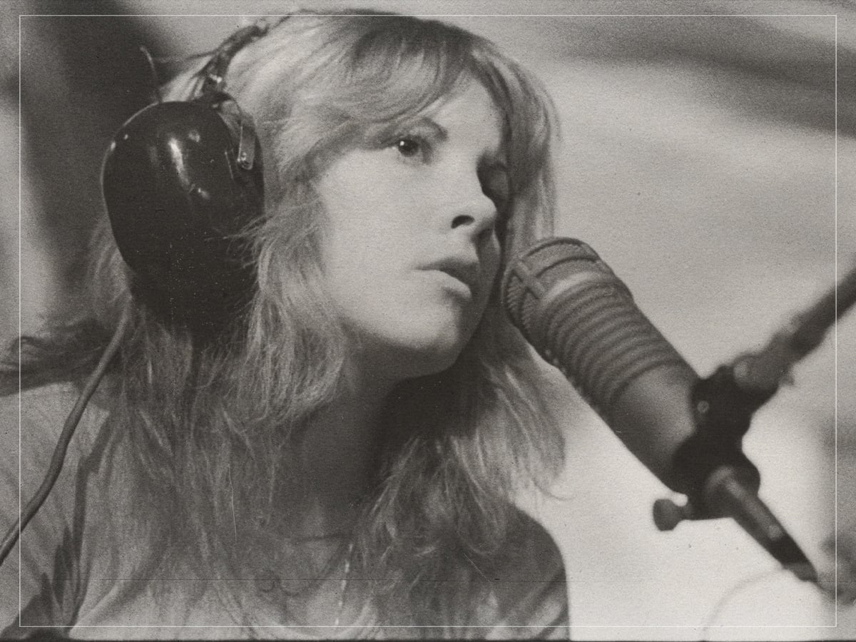 O famoso guitarrista dos anos 1960, Stevie Nicks, queria formar uma banda com ela