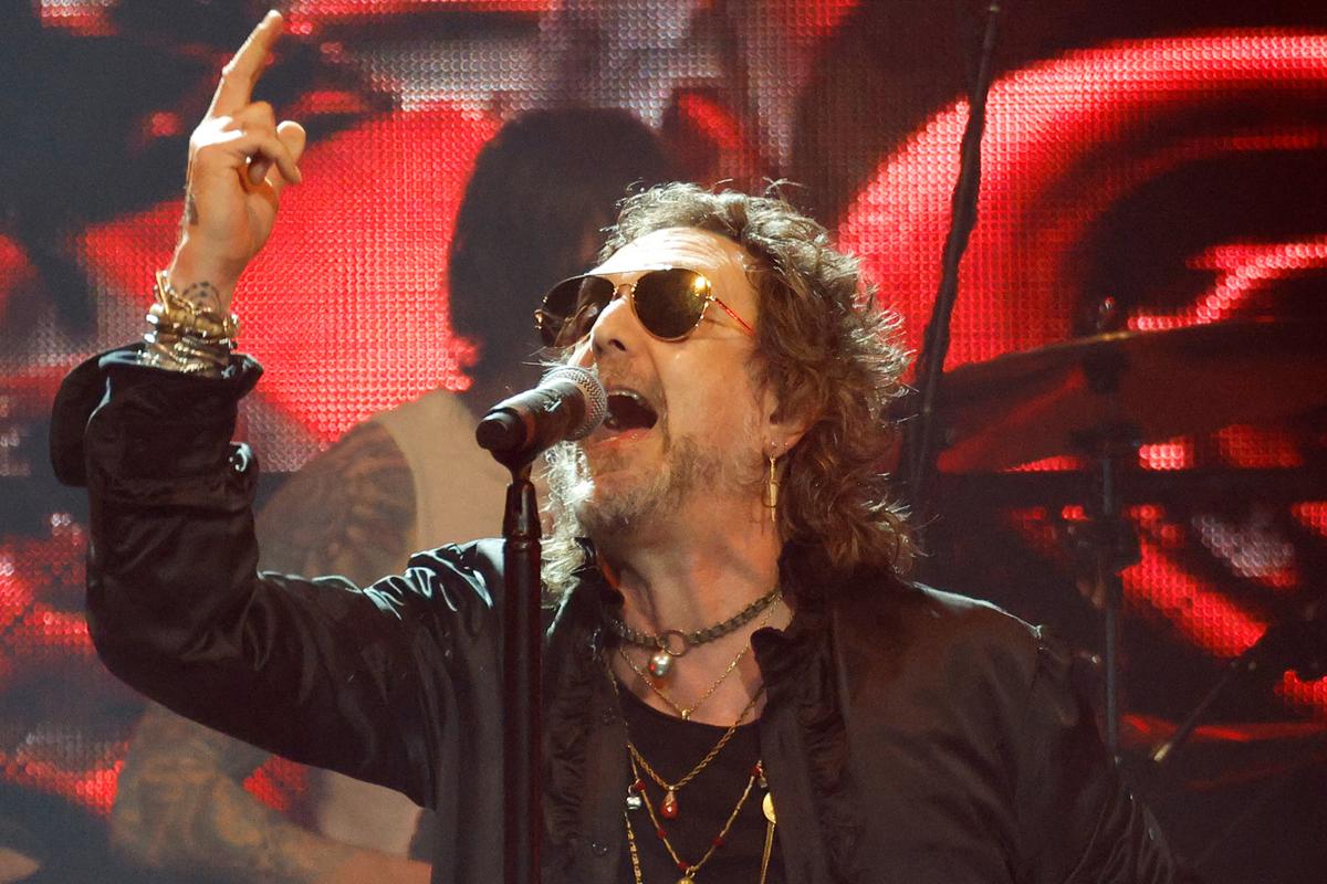 O vocalista do Black Crowes respondeu depois que os comentários no palco se tornaram virais