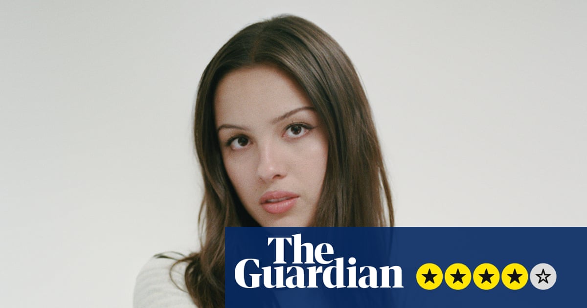Olivia Rodrigo: Você parece tão triste para uma garota apaixonada – sobre quem você está cantando? Quem se importa quando as músicas são tão boas? Olívia Rodrigo