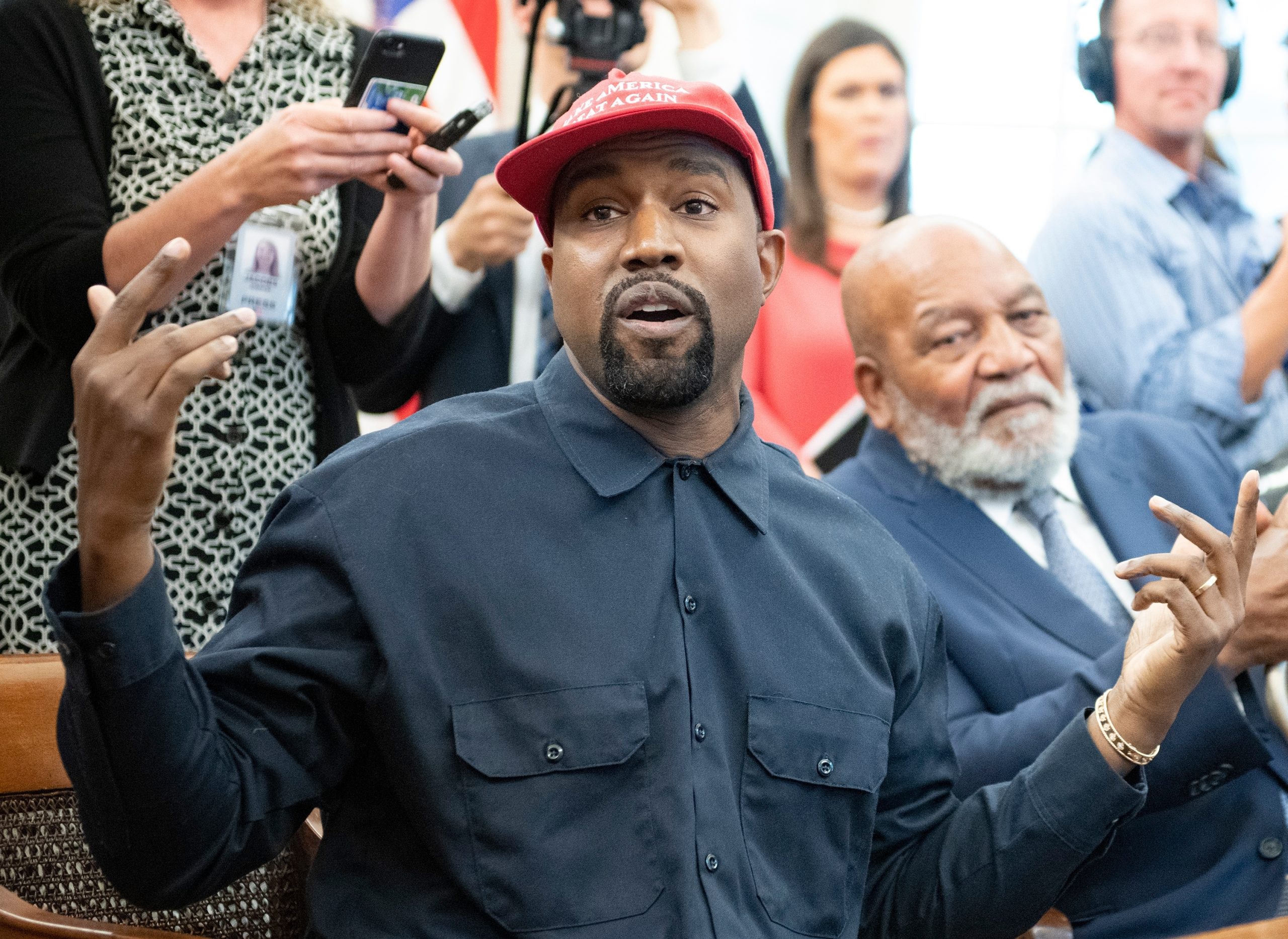 Rick Scott está pressionando a Tampa Sports Authority para cancelar os shows de Kanye West no Raymond James Stadium
