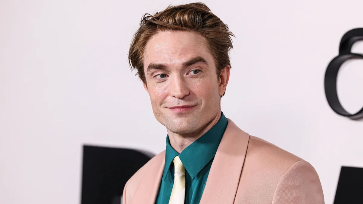 Robert Pattinson rebate as críticas ao seu físico de “Batman” e conta sobre as onze semanas de filmagens noturnas