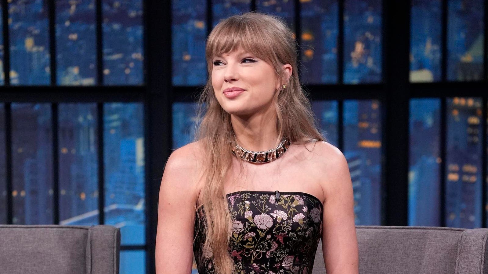 Taylor Swift se junta ao Country Royaly como sua última estreia solo