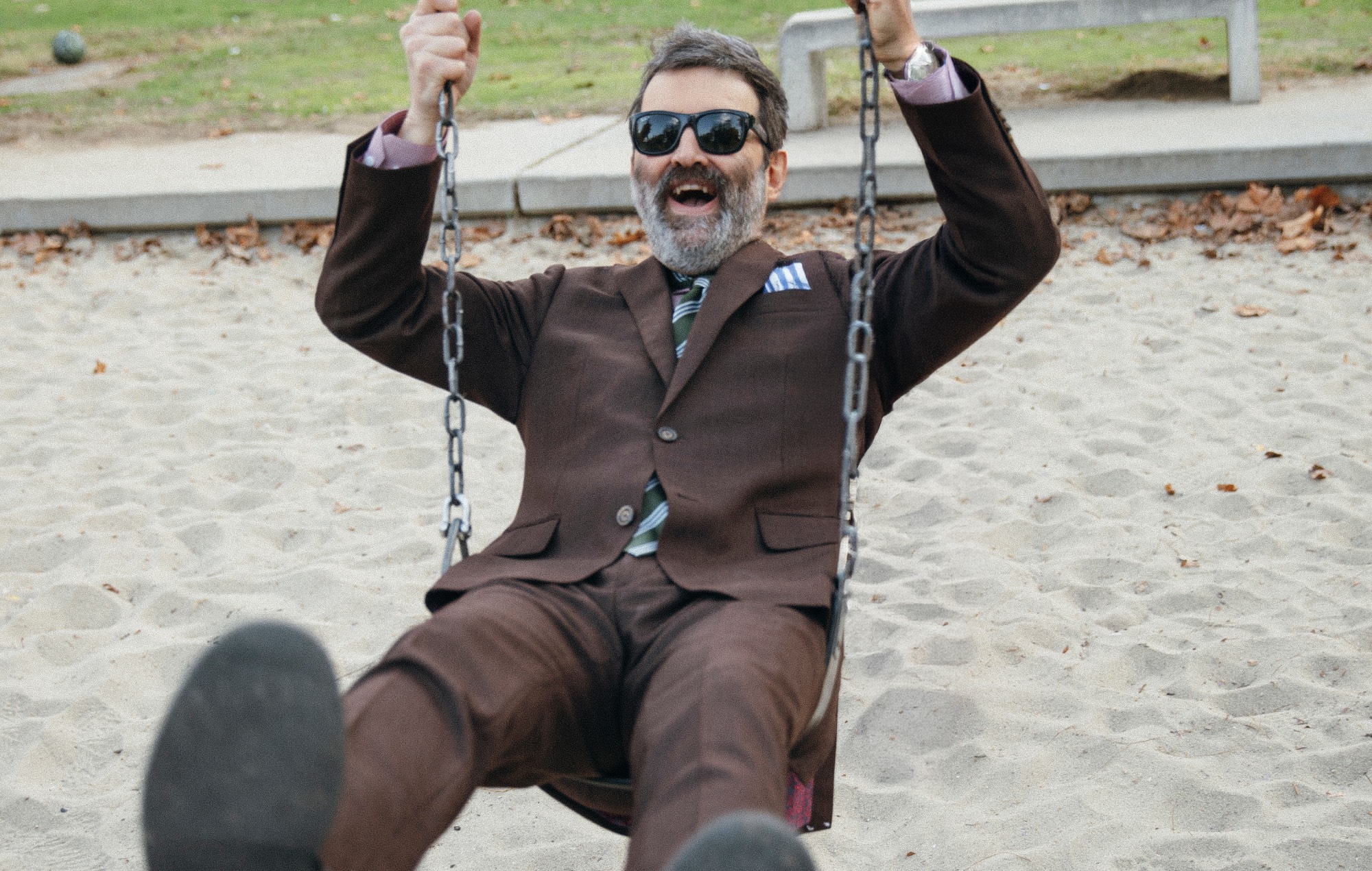 The Eels evoca o espírito do Cookie Monster com o novo álbum “Cookie Happened” e o comovente single “Cap In Hand”.