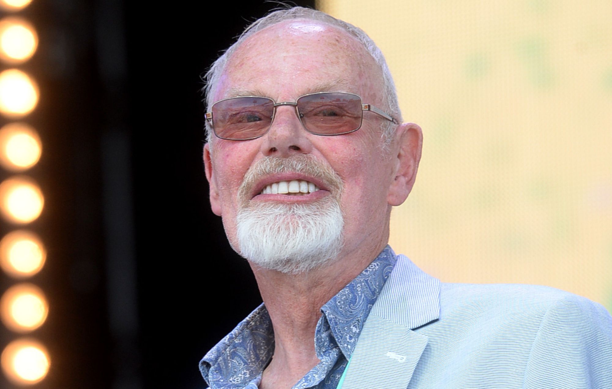 'Whisper' Bob Harris deixa o cargo da BBC Radio 2 após 56 anos devido a 'problemas de saúde': 'Esta foi uma das decisões mais difíceis da minha vida'